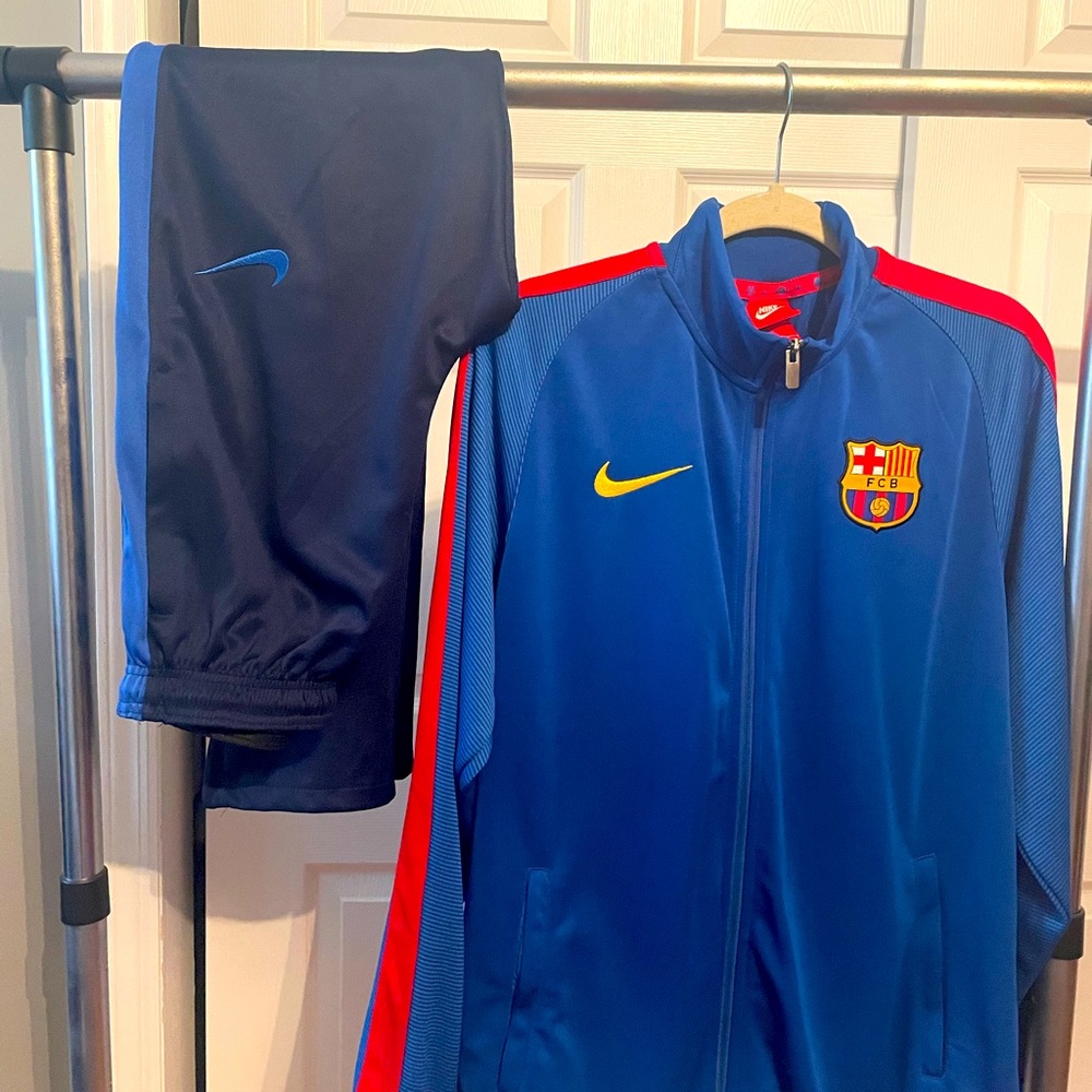 LARGE NIKE TRACK SUIT.  BARCELONA FC.  POLYESTER
